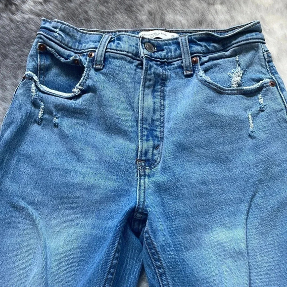 Abercrombie & Fitch High Rise Ripped  Jeans​ - Picture 4 of 13
